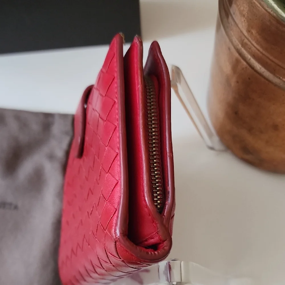 Bottega Veneta Red Leather Wallet with Intrecciato Pattern - Picture 3 of 14